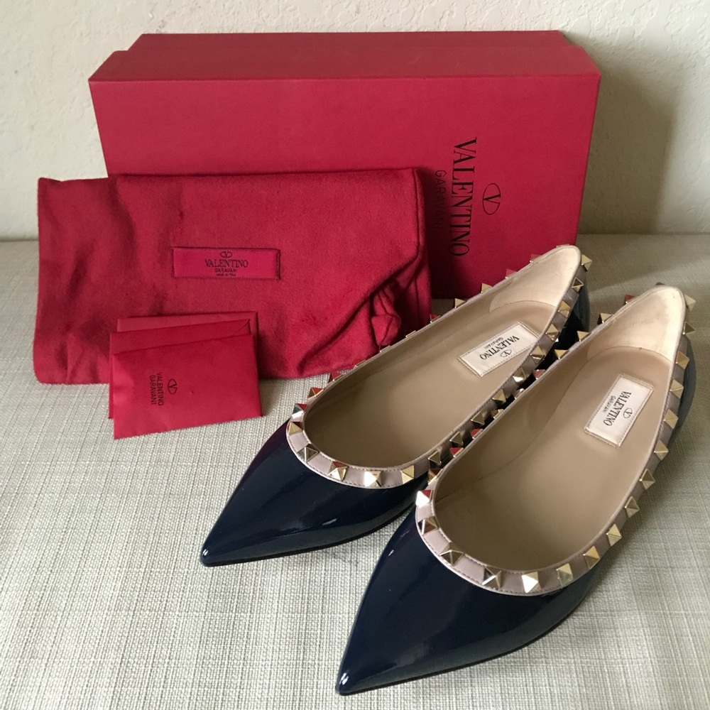Authentic Valentino rockstuds flats in navy color